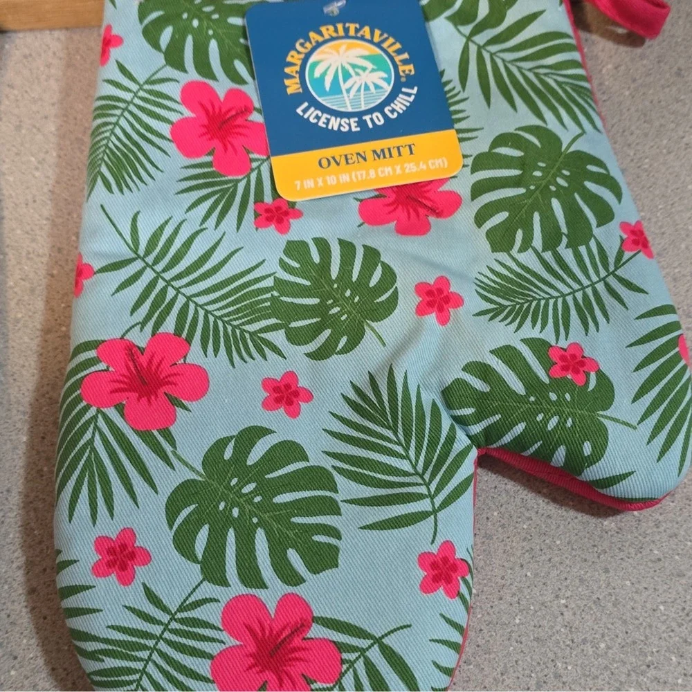 Jimmy Buffett Margaritaville License to Chill Tropical Oven Mitt And Towel Set